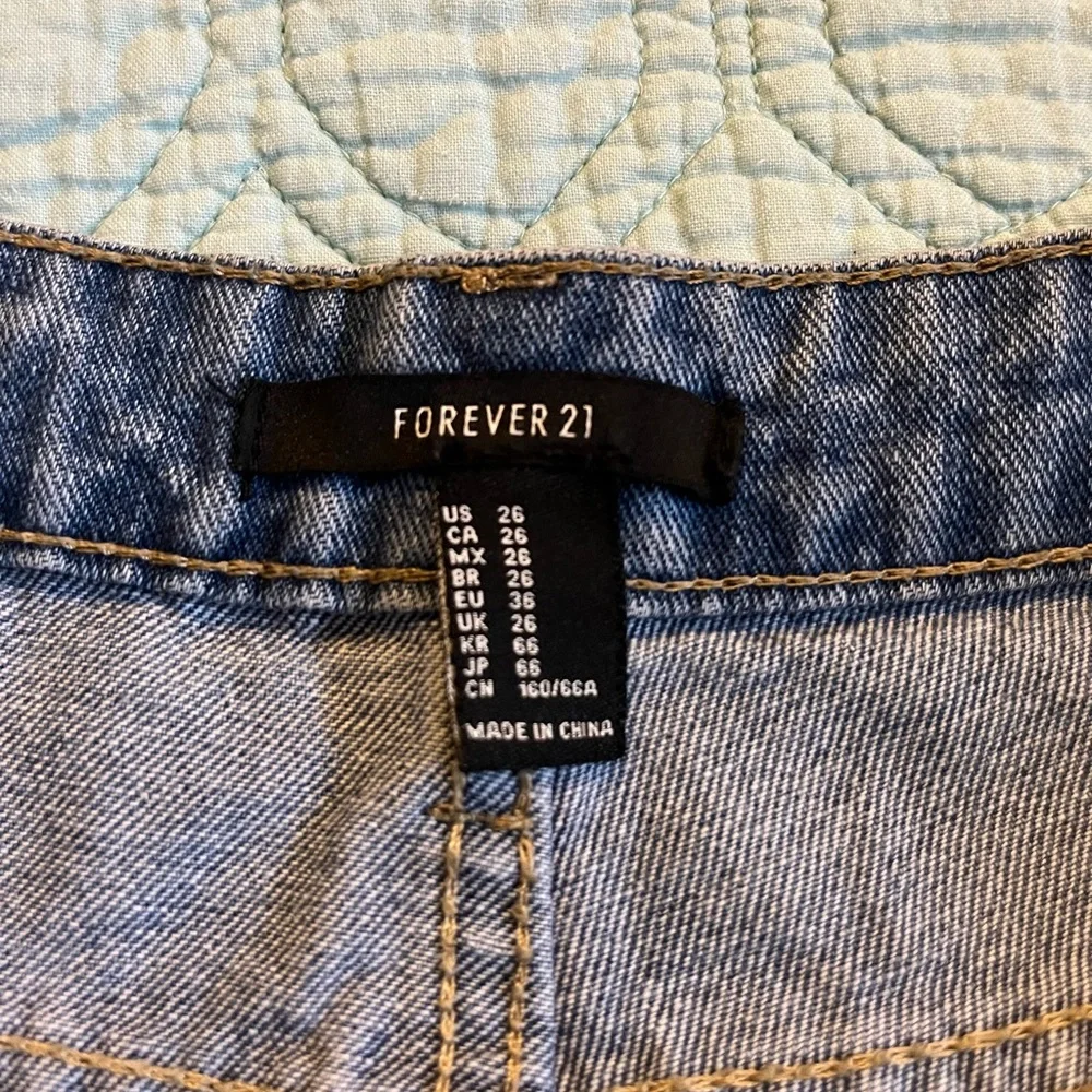 Forever 21 Distressing/Frayed Jeans Cut Out Fishnet Patches Straight Leg Size - Picture 8 of 9